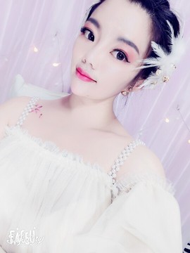 新人纳兰露熙主播照片