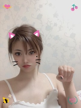 三三暂退主播照片