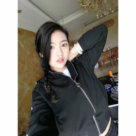 三三暂退主播照片