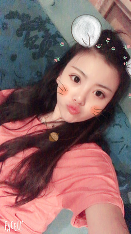 三三暂退主播照片