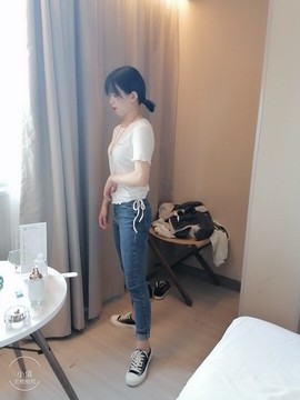 四块五的妞小天主播照片