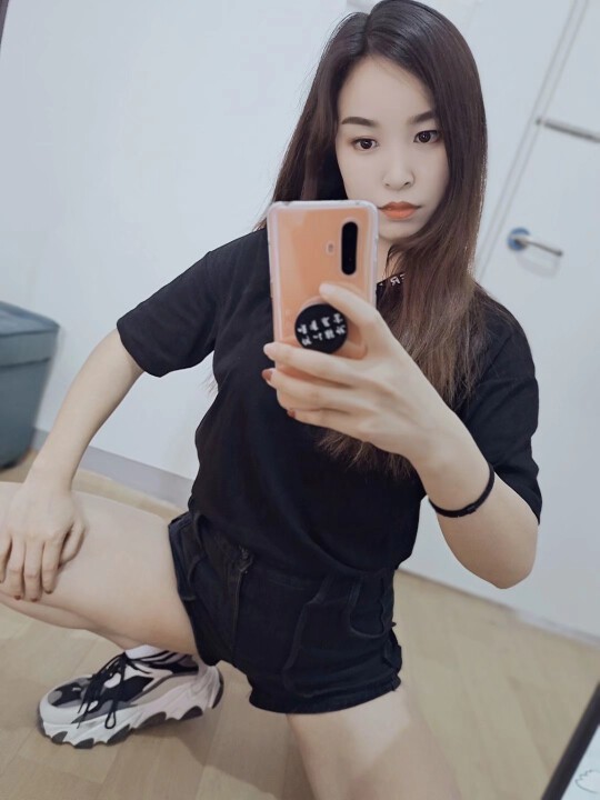 言诺诺的主播照片