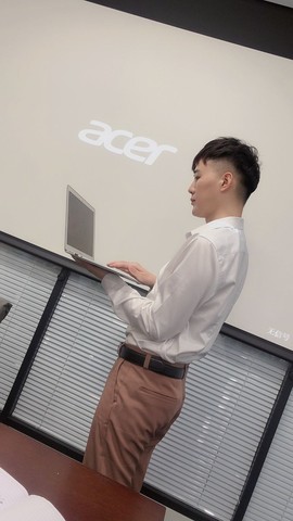 演员孔雀哥哥主播照片