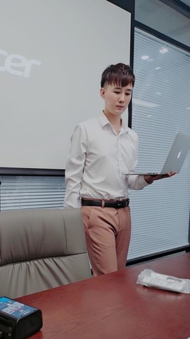 演员孔雀哥哥主播照片