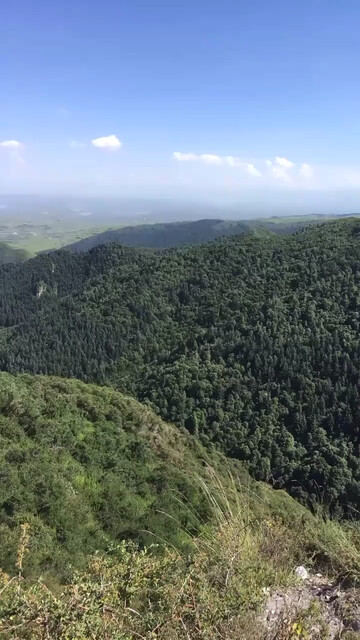 坐在山巅好好静一静