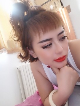 佛系女子主播照片