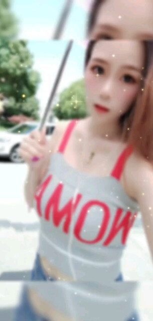 阳光肆意 人潮拥挤 而你在我眼