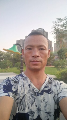 龚坦克主播照片