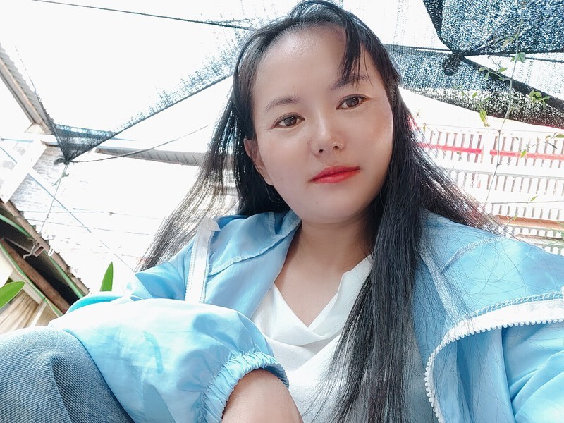 回农村的姑娘的主播海报