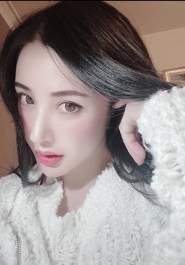 陆七萬主播照片