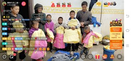凉山彝妹主播照片