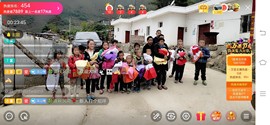 凉山彝妹主播照片