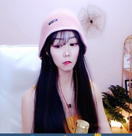 直播就酒主播照片
