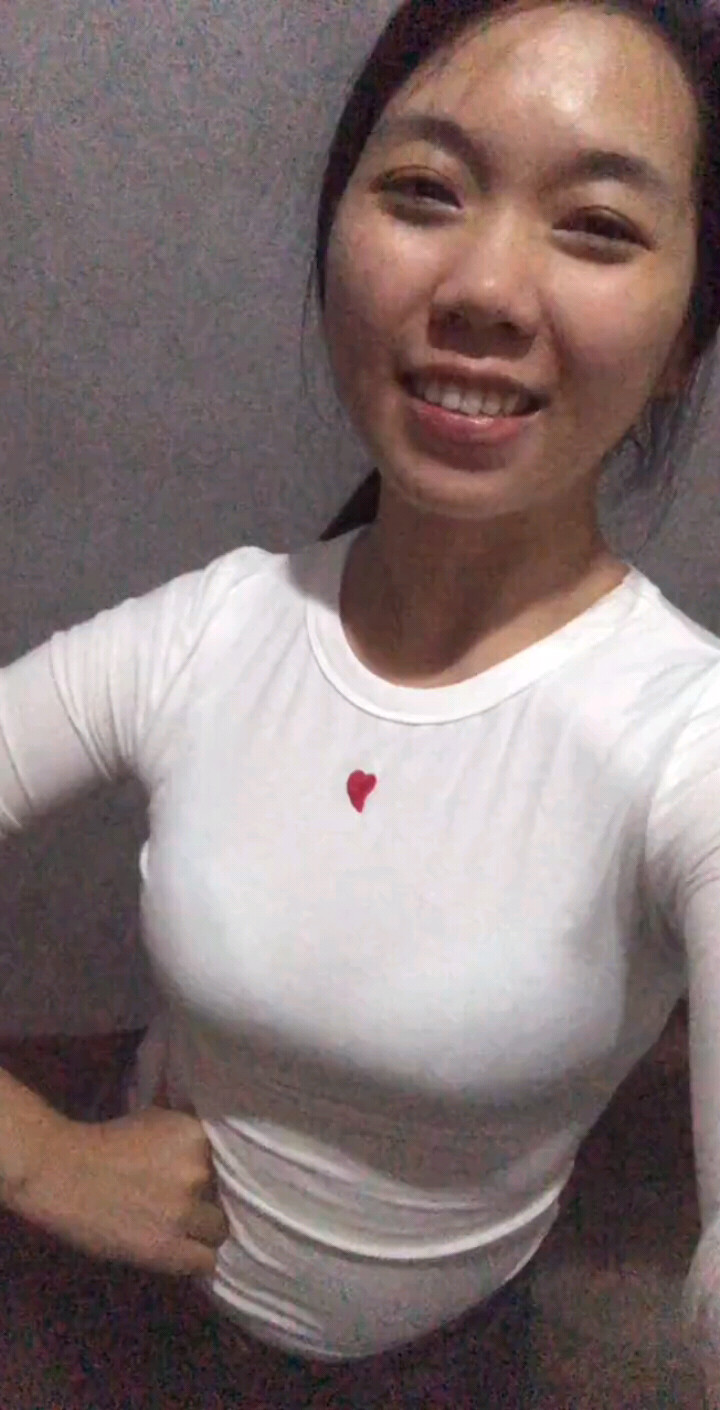 他不配站在你跟前