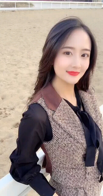 岁月让我经历了所有，在坎坷中，