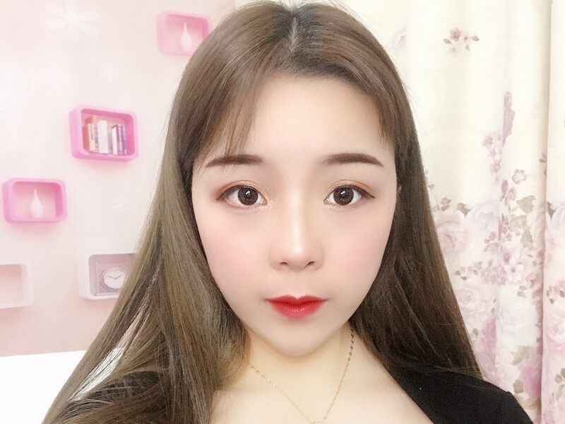 腻味c的主播海报