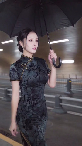 陆七萬主播照片