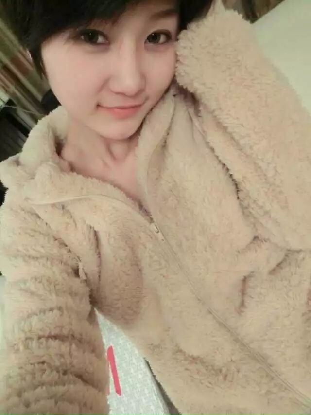 藍天下的彩云不上麥的主播照片