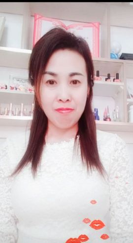 小依依丫主播照片