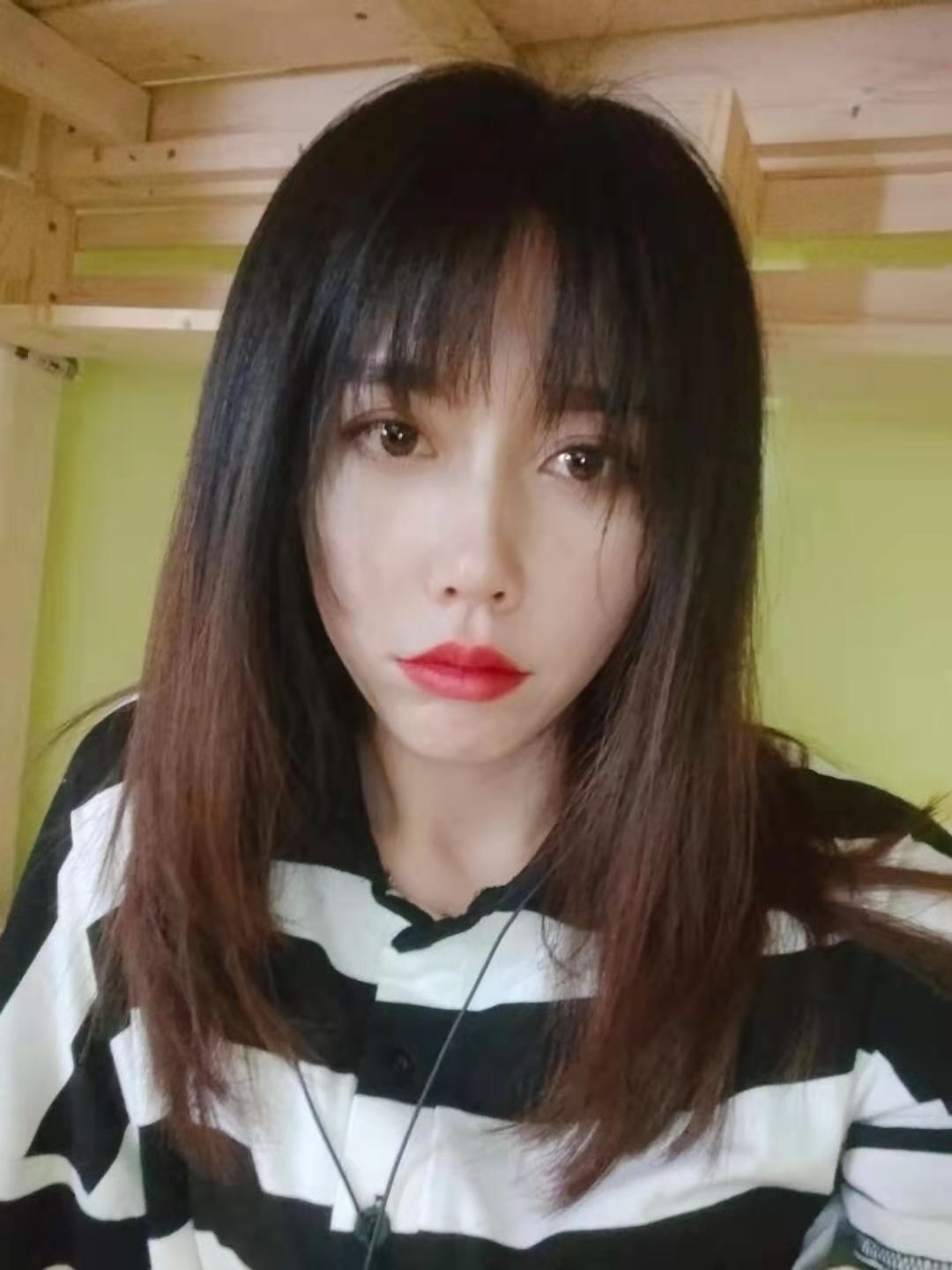 超级小小鲜肉。的主播照片