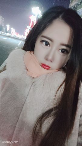沁馨ღ求百元榜主播照片