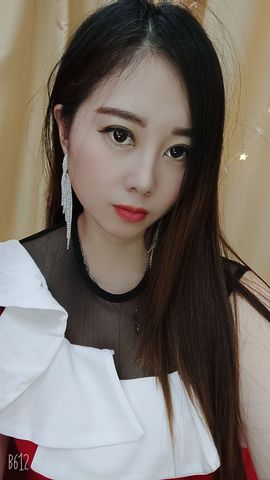 沁馨ღ求百元榜主播照片