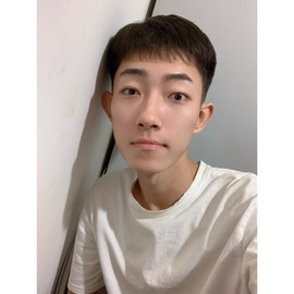 小七不小主播照片