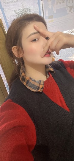 二乔暂离主播照片