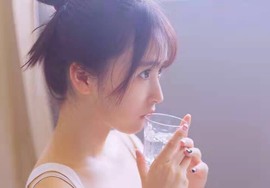 蓝小莓小朋友主播照片
