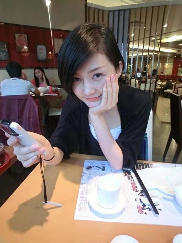 藍天下的彩云不上麥的主播照片