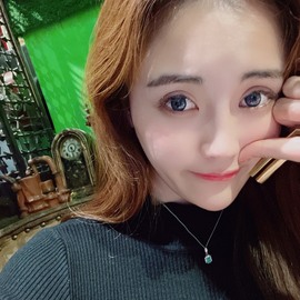 跑调嘉💟休主播照片