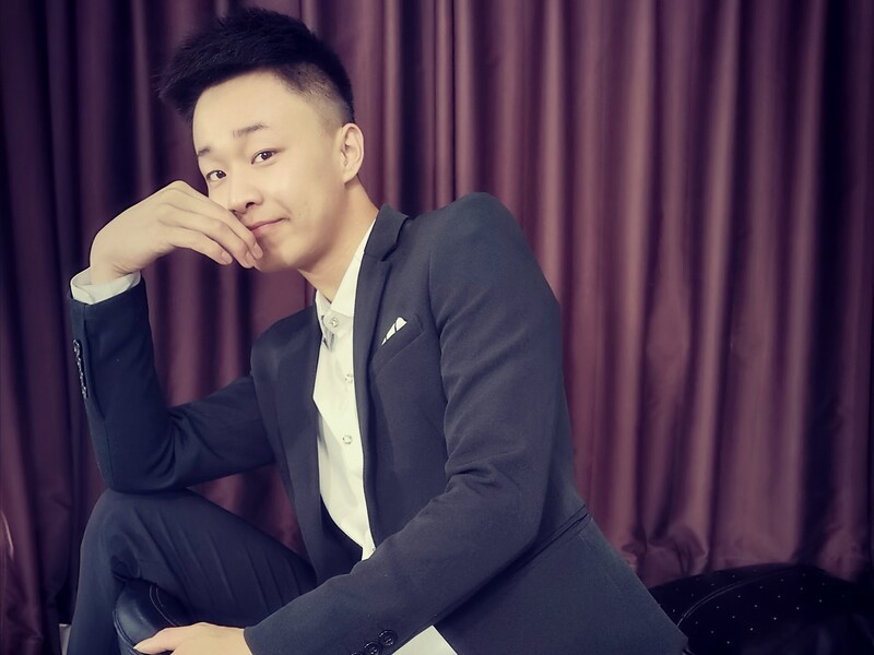 🙇小小小阿威的主播海报