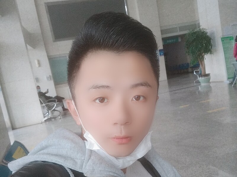 一个爱唱歌的小哥哥的主播海报