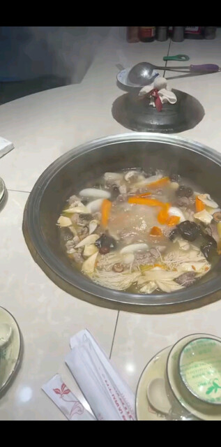 铁锅烀羊肉豆饭烤鸡蛋