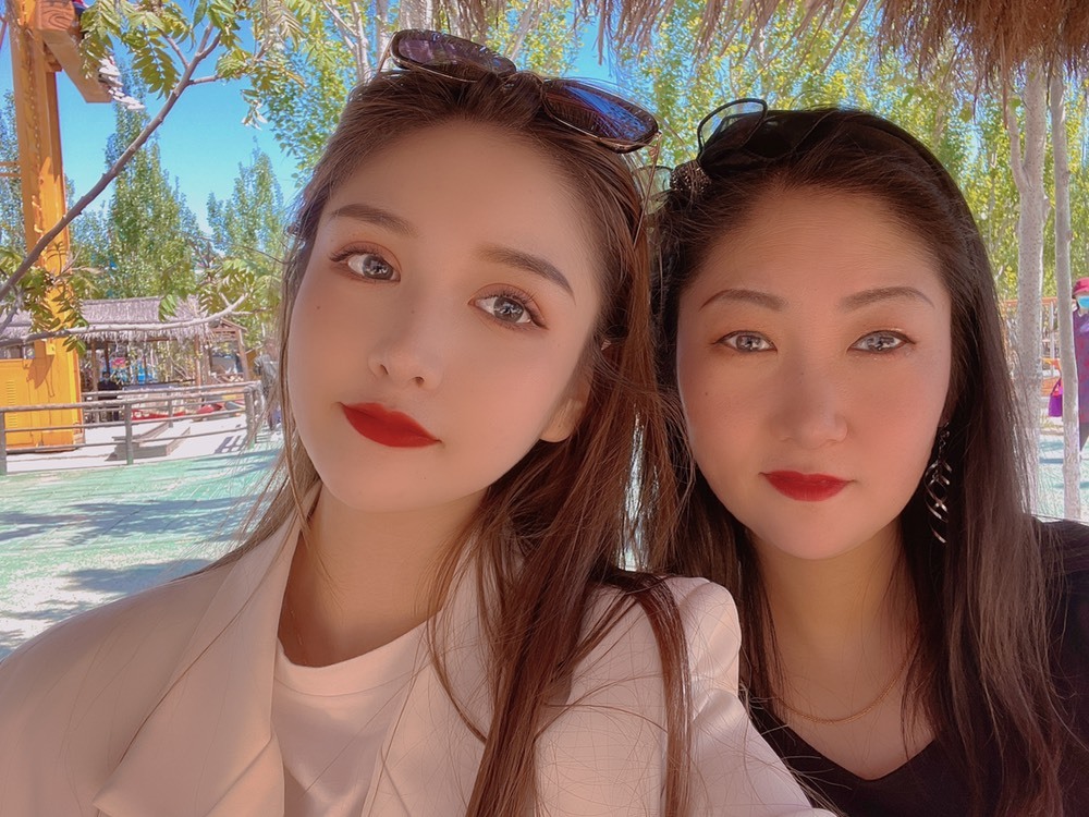 摘个月亮给你的主播照片