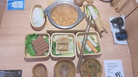 安静唱歌的䒕麻花我白主播照片