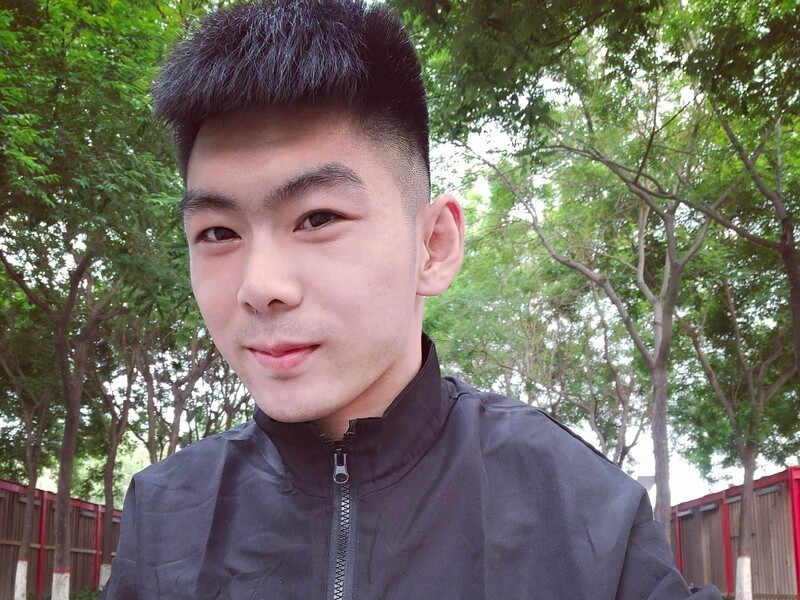 轮椅上小伟的主播海报