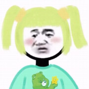 躲在角落偷看琪琪