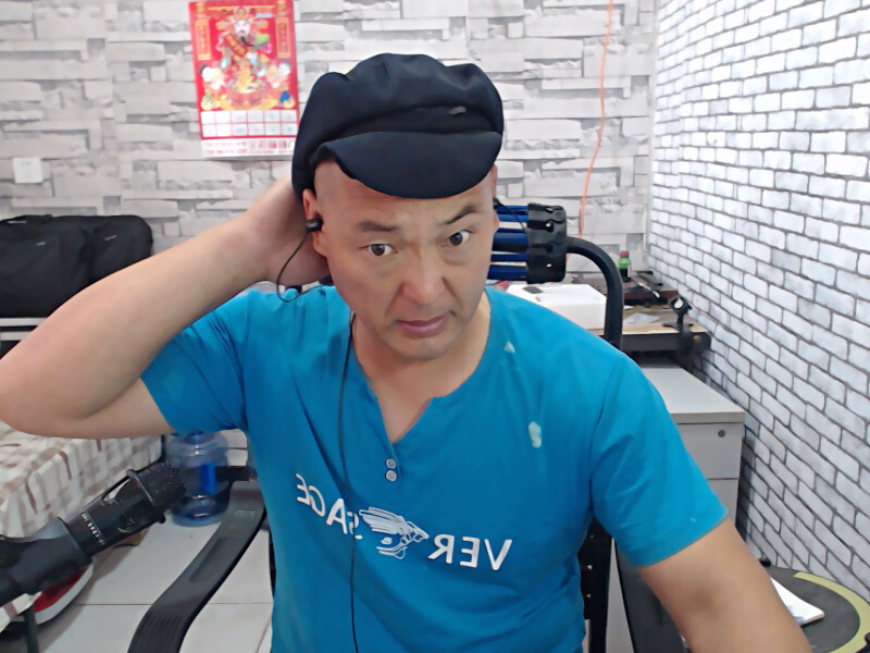 农民超越的主播海报
