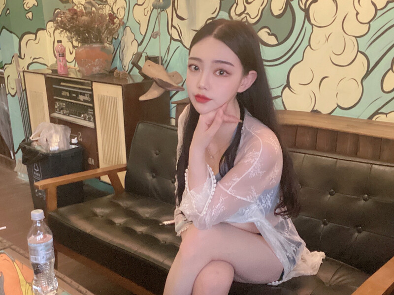 肉丁一杯倒~的主播海报