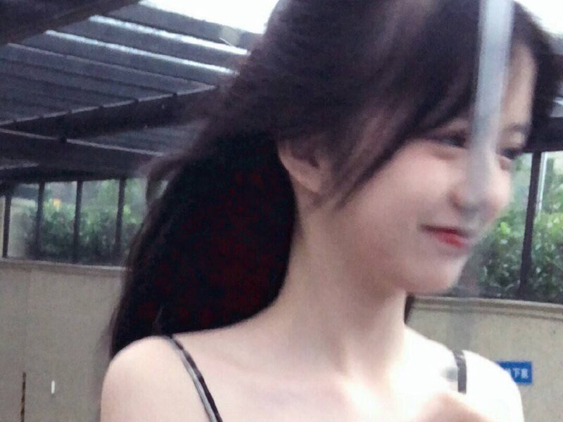 思思专属的主播海报