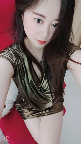 沁馨ღ求百元榜主播照片