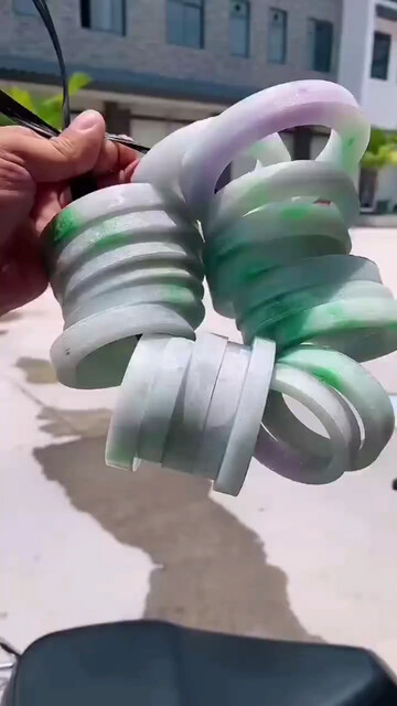 缅甸天然翡翠。云南瑞