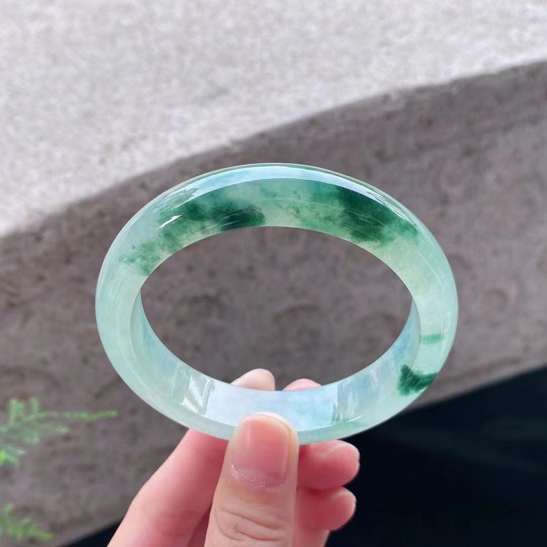 瑞丽妍菡珠宝店的图片