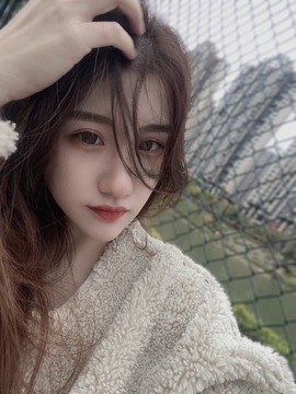 安静唱歌的䒕麻花我白主播照片