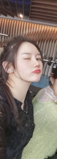 小蝶👑晚上播～的图片