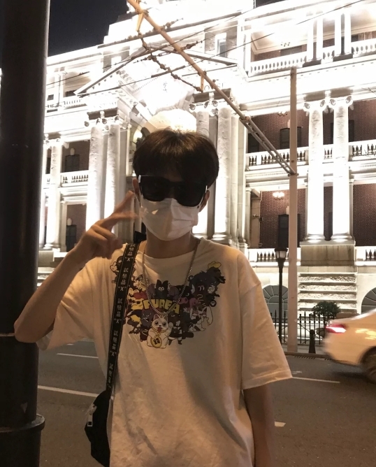 我是耀温顺主播照片