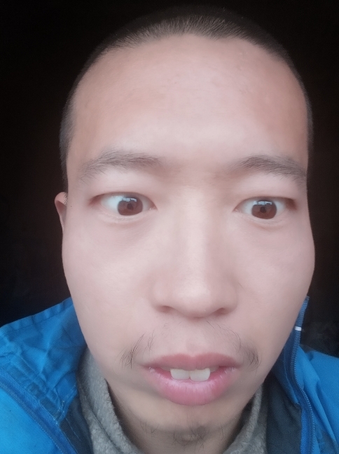 春凉夏冷秋冰冬冻的主播照片