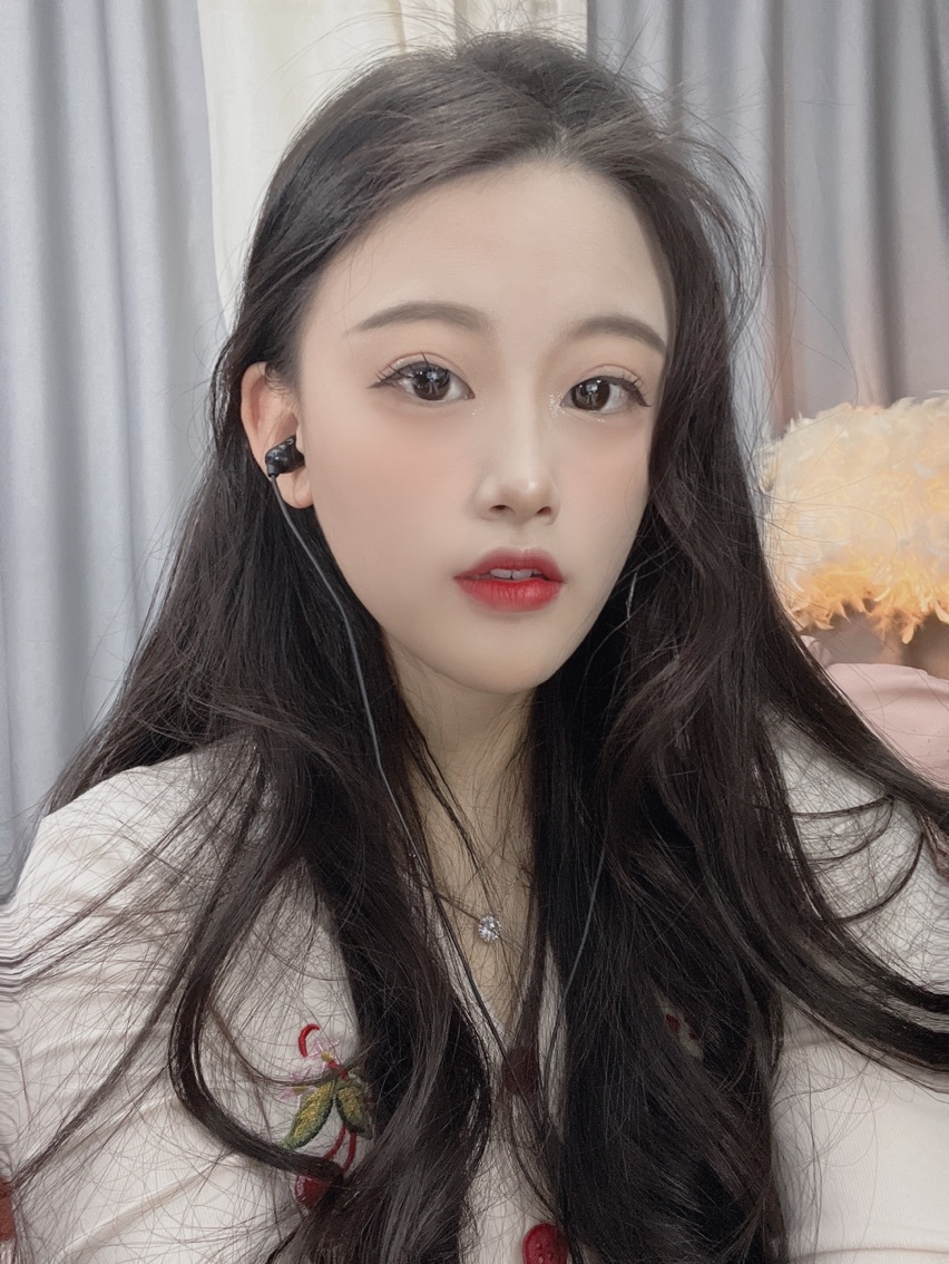 小怡休喽的主播照片