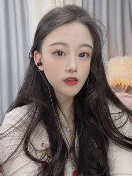 小怡休喽主播照片